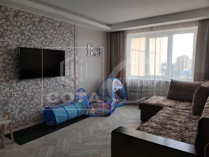 3-комн квартира 9 Января улица, 304А