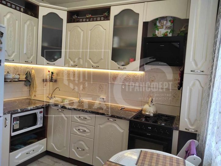 3-комн квартира 9 Января улица, 304А