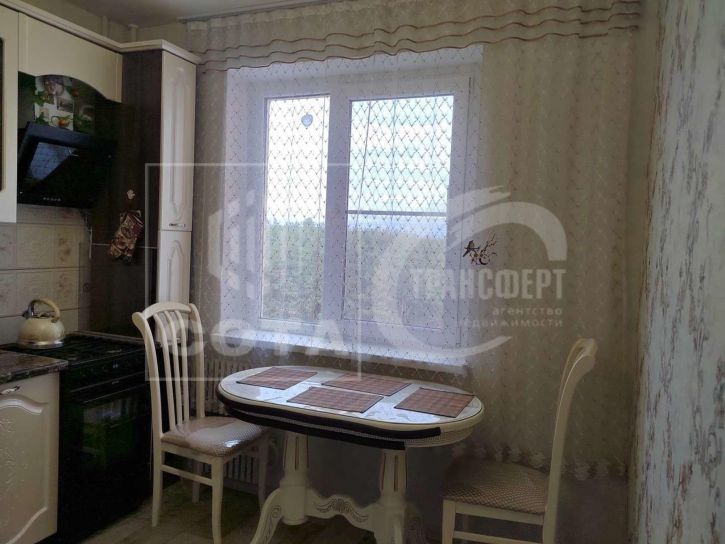 3-комн квартира 9 Января улица, 304А