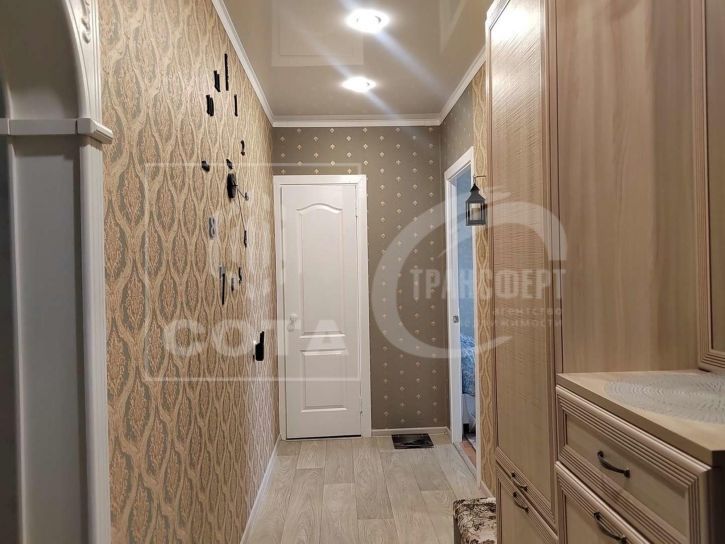 3-комн квартира 9 Января улица, 304А