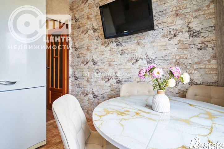 3-комн квартира улица 45-й Стрелковой Дивизии, 223,  д. 223