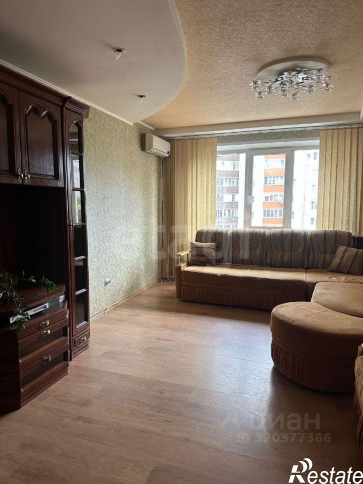 3-комн квартира улица Космонавта Комарова, 8Б,  д. 8Б
