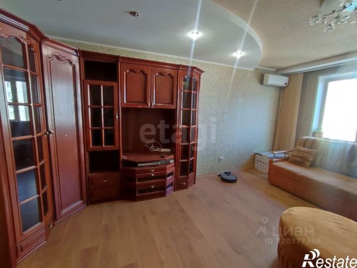 3-комн квартира улица Космонавта Комарова, 8Б,  д. 8Б