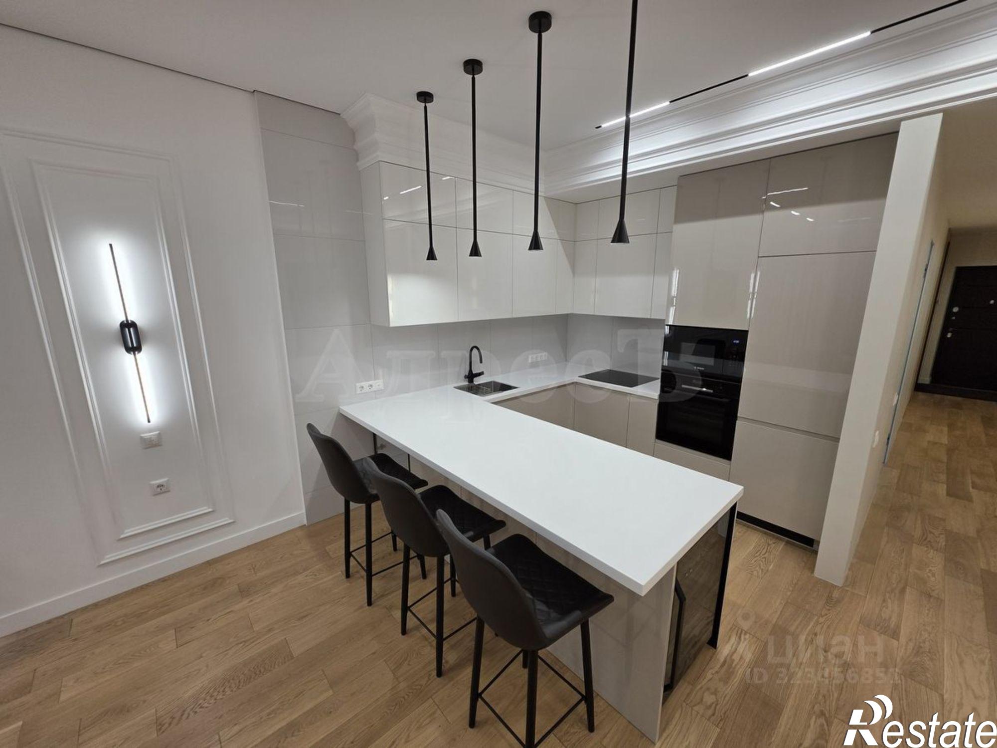 Купить квартиру за 30 000 000 рублей на улица Платонова, 11/1