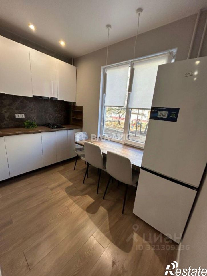 3-комн квартира улица 45-й Стрелковой Дивизии, 285,  д. 285