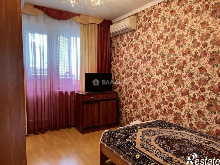 3-комн квартира улица 40 лет Октября, 2,  д. 2