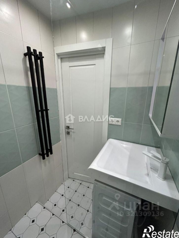 3-комн квартира улица 45-й Стрелковой Дивизии, 285,  д. 285