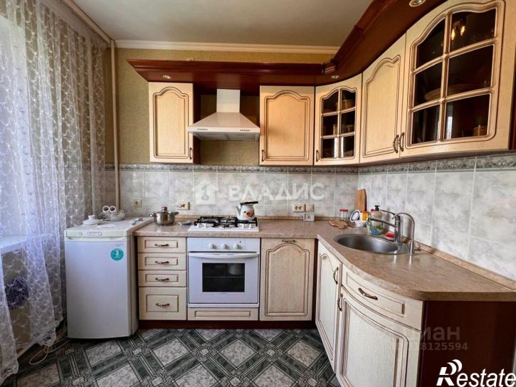 3-комн квартира улица 40 лет Октября, 2,  д. 2