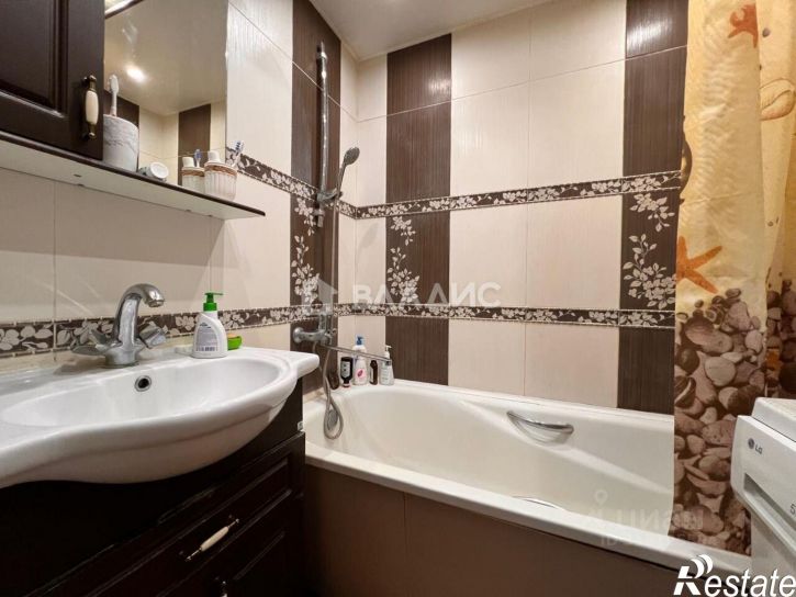 3-комн квартира улица 40 лет Октября, 2,  д. 2