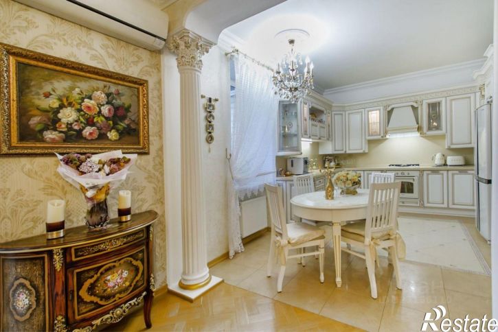 6-комн квартира улица 20-летия ВЛКСМ, 49,  д. 49