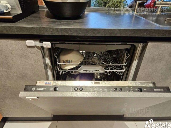 3-комн квартира улица Короленко,дом 5