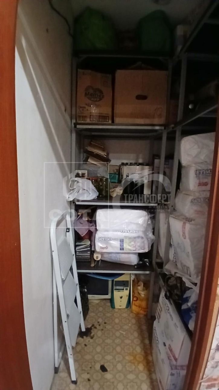 2-комн квартира 9 Января улица, 300к1