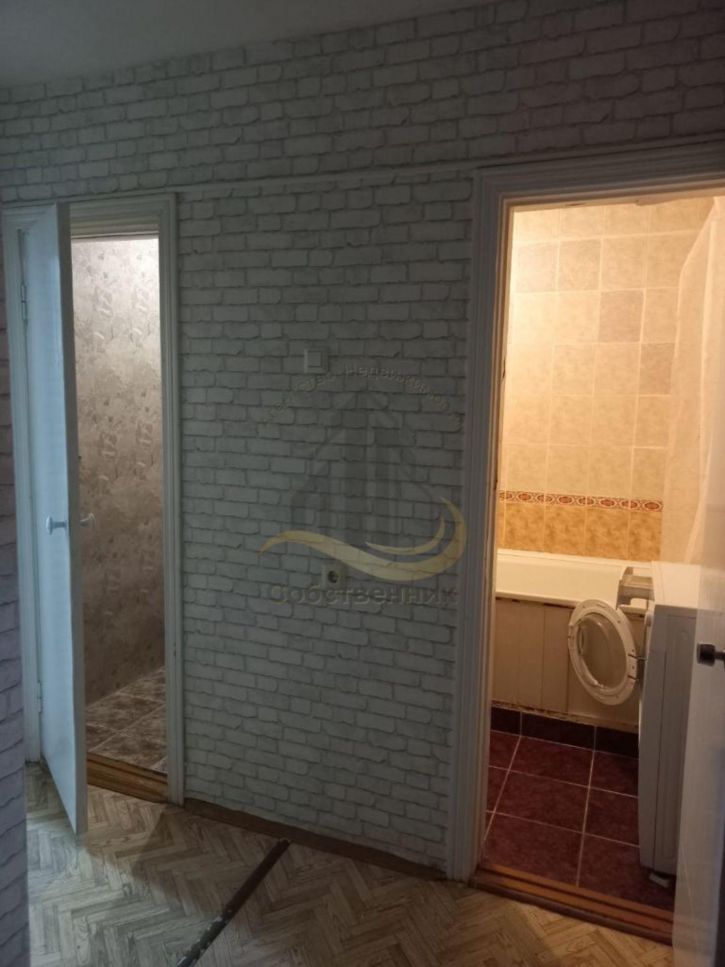 1-комн квартира Старых Большевиков ул, 92а