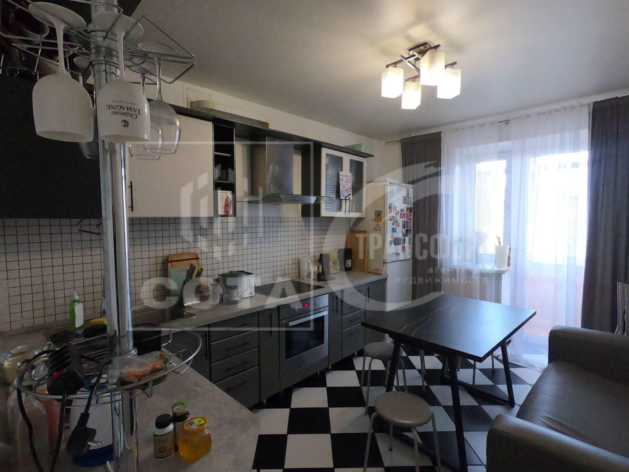 Купить квартиру за 6 100 000 рублей на 20-летия Октября улица, 64