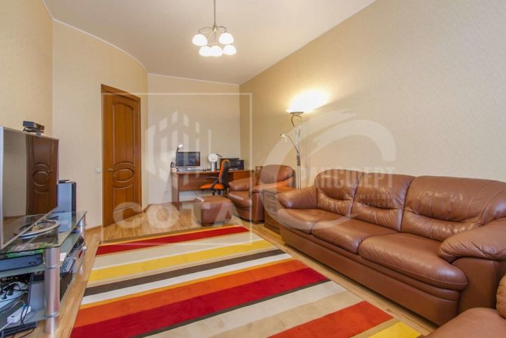 3-комн квартира Дзержинского улица, 12а