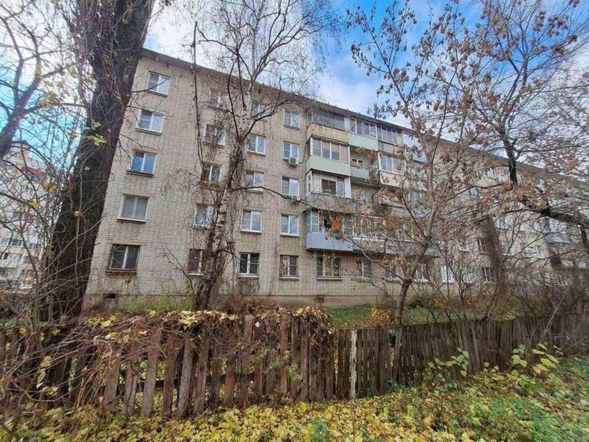 Купить комнату за 500 000 рублей на Домостроителей улица, 79