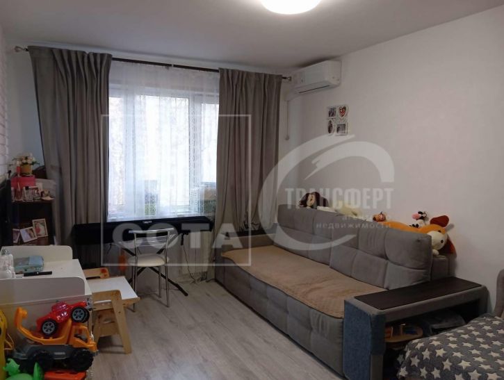 1-комн квартира Домостроителей улица, 12