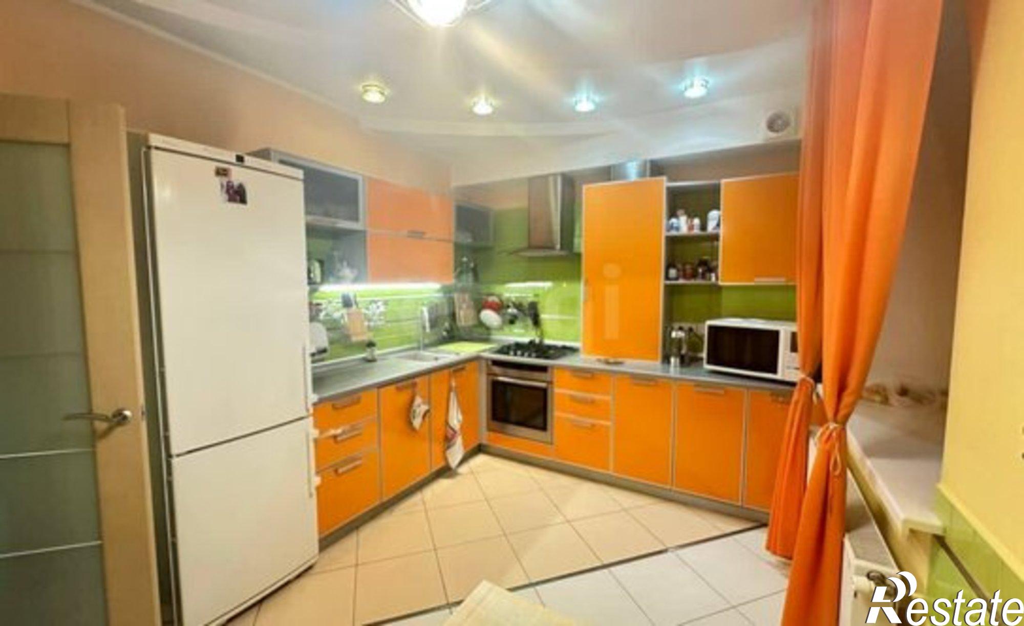 Купить квартиру за 24 000 000 рублей на улица Таранченко, 18