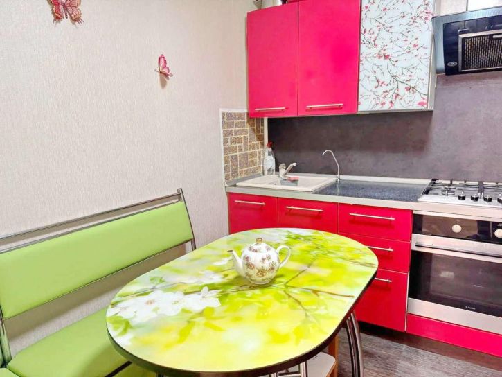 3-комн квартира Остужева улица, 13