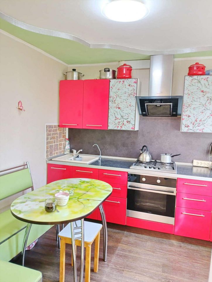 3-комн квартира Остужева улица, 13