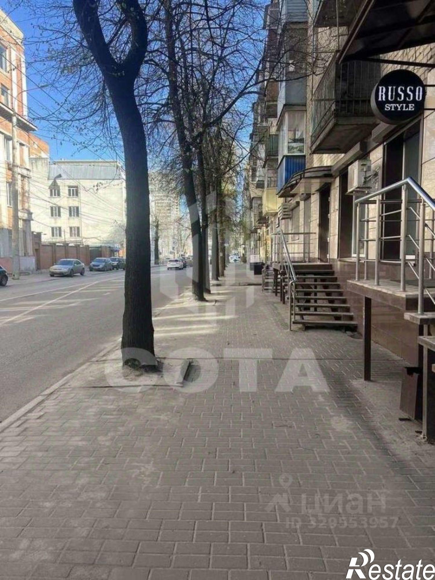 Купить торговое помещение за 7 980 030 рублей на ул Средне-Московская, 45