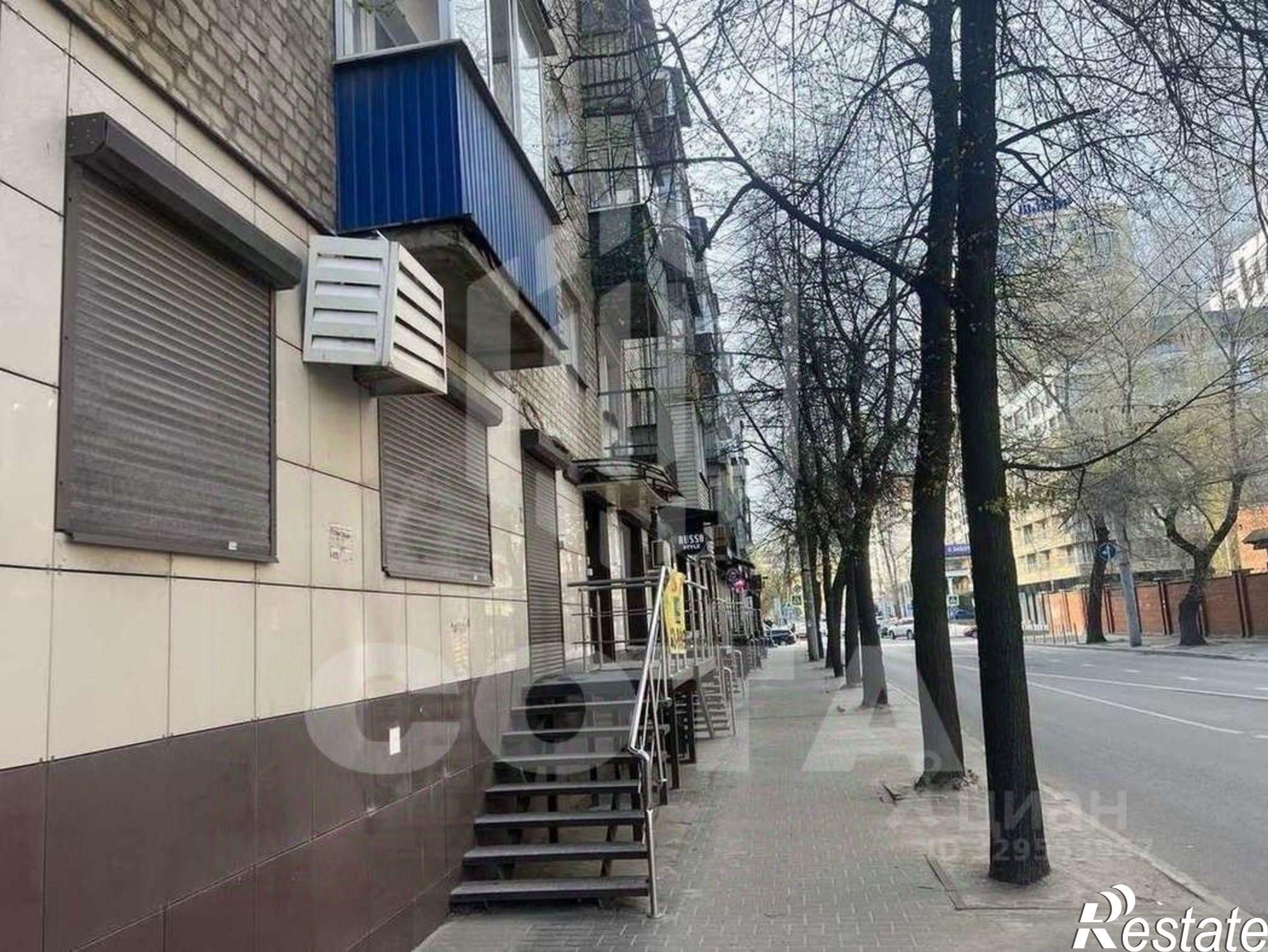 Купить торговое помещение за 7 980 030 рублей на ул Средне-Московская, 45