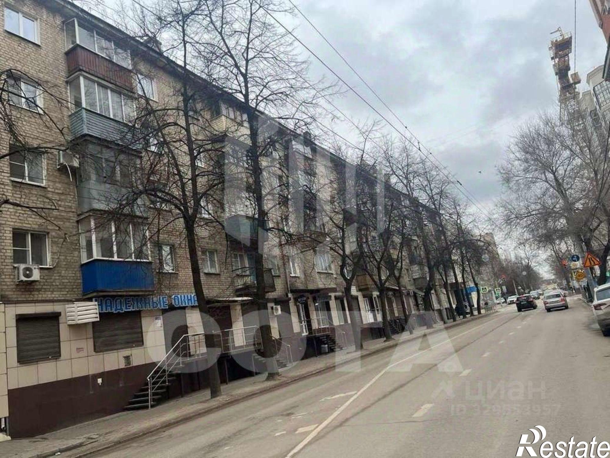 Купить торговое помещение за 7 980 030 рублей на ул Средне-Московская, 45