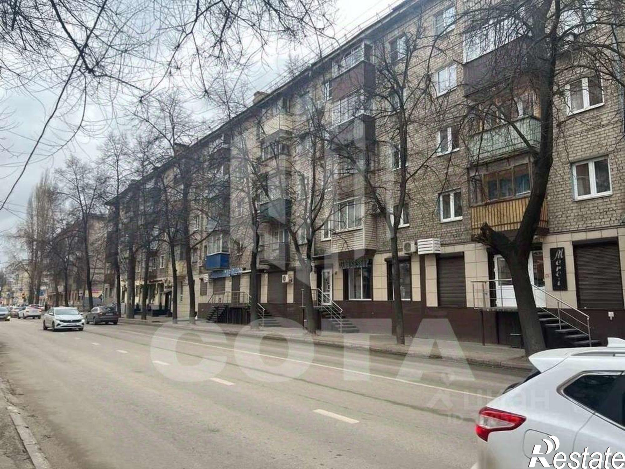 Купить торговое помещение за 7 980 030 рублей на ул Средне-Московская, 45