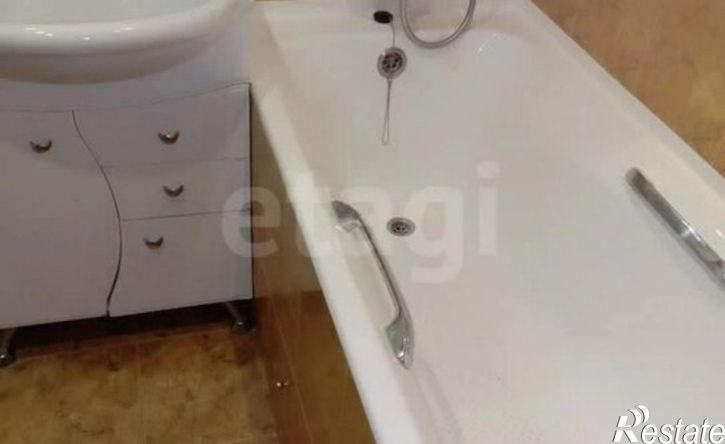 3-комн квартира ул Старых Большевиков, 2,  д. 2