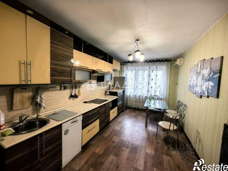 3-комн квартира улица 121-й Стрелковой Дивизии, 11Б,  д. 11Б