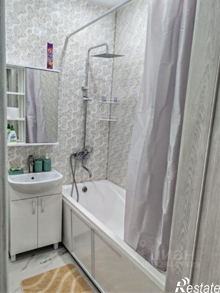 1-комн квартира б-р Содружества, 1,  д. 1