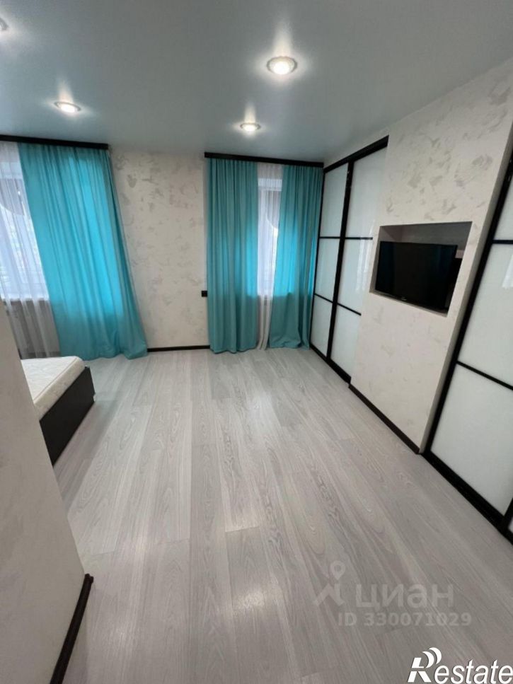 2-комн квартира улица Героев Сибиряков, 67А,  д. 67А