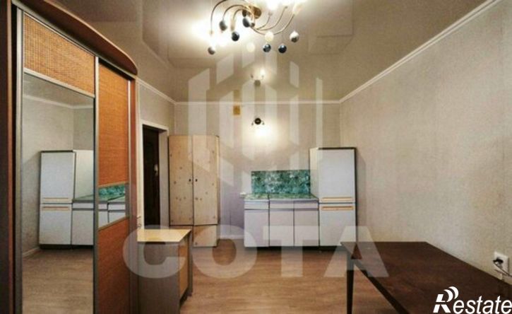 8-комн квартира улица Артамонова, 36,  д. 36