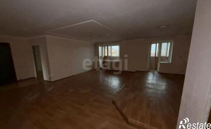 4-комн квартира улица Старых Большевиков, 92А,  д. 92А