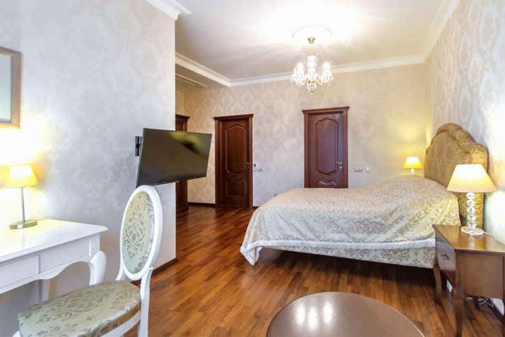 3-комн квартира Театральная ул., 2
