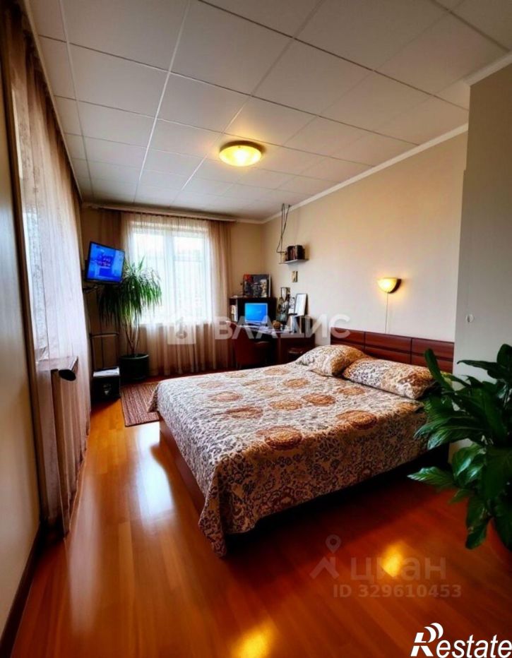 3-комн квартира улица 232-й Стрелковой Дивизии, 15,  д. 15