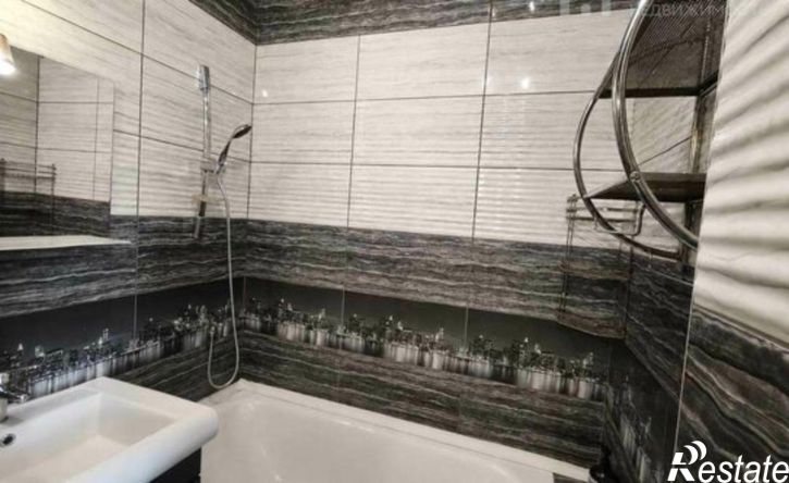 2-комн квартира ул Героев Стратосферы, 1,  д. 1
