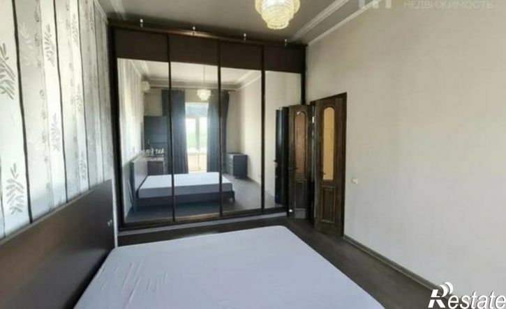 2-комн квартира ул Героев Стратосферы, 1,  д. 1