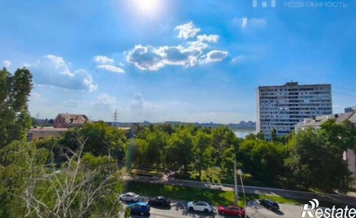 2-комн квартира ул Героев Стратосферы, 1,  д. 1