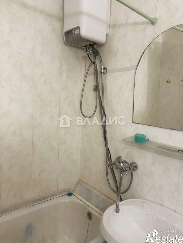 2-комн квартира ул Космонавта Комарова, 13,  д. 13