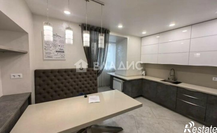 4-комн квартира улица Моисеева, 10,  д. 10