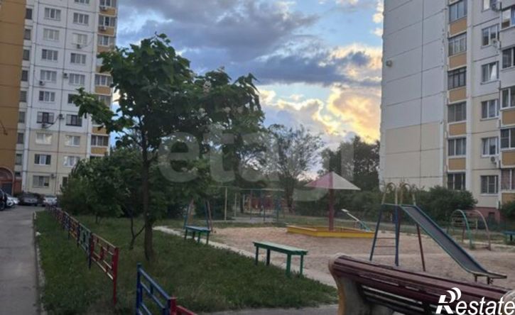 2-комн квартира ул Любы Шевцовой, 27,  д. 27