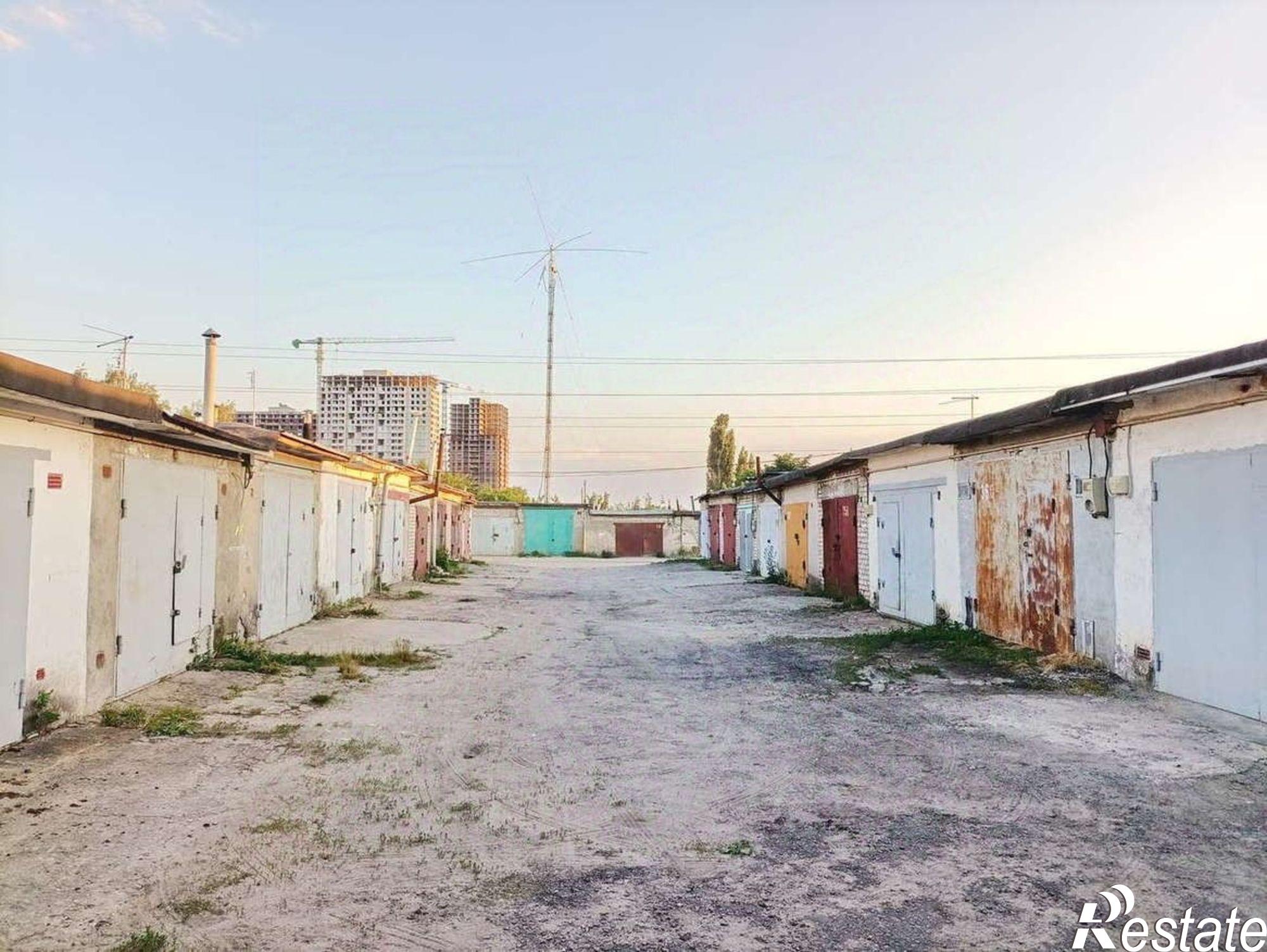 Купить гараж, место в паркинге за 1 643 000 рублей на ул Романтиков, 41