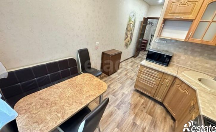 3-комн квартира улица 40 лет Октября, 2,  д. 2
