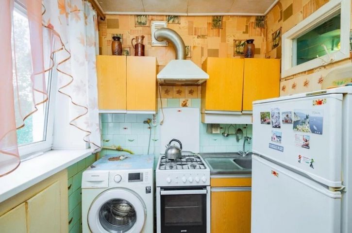 2-комн квартира Танеева ул., 8
