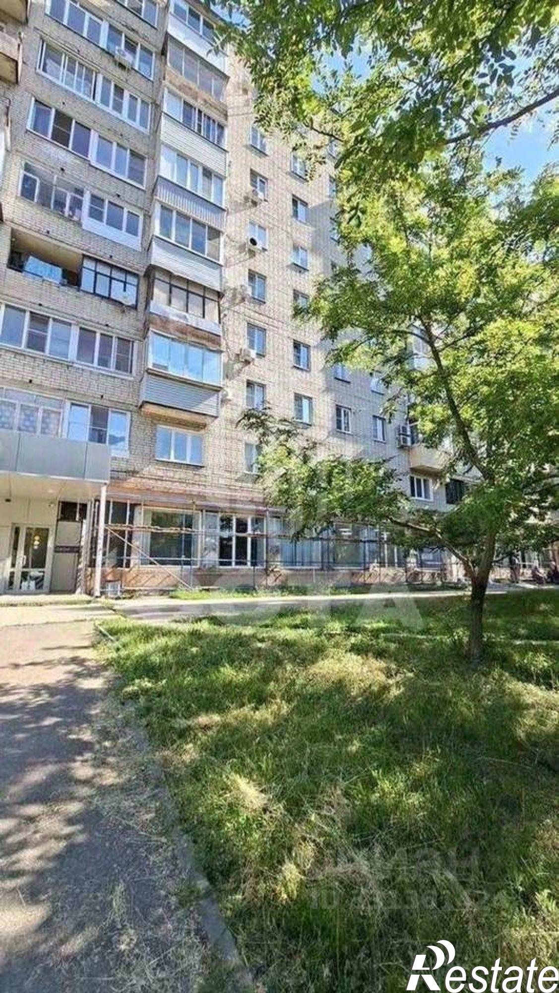 Сдать торговое помещение за 715 рублей на проспект Патриотов, 38