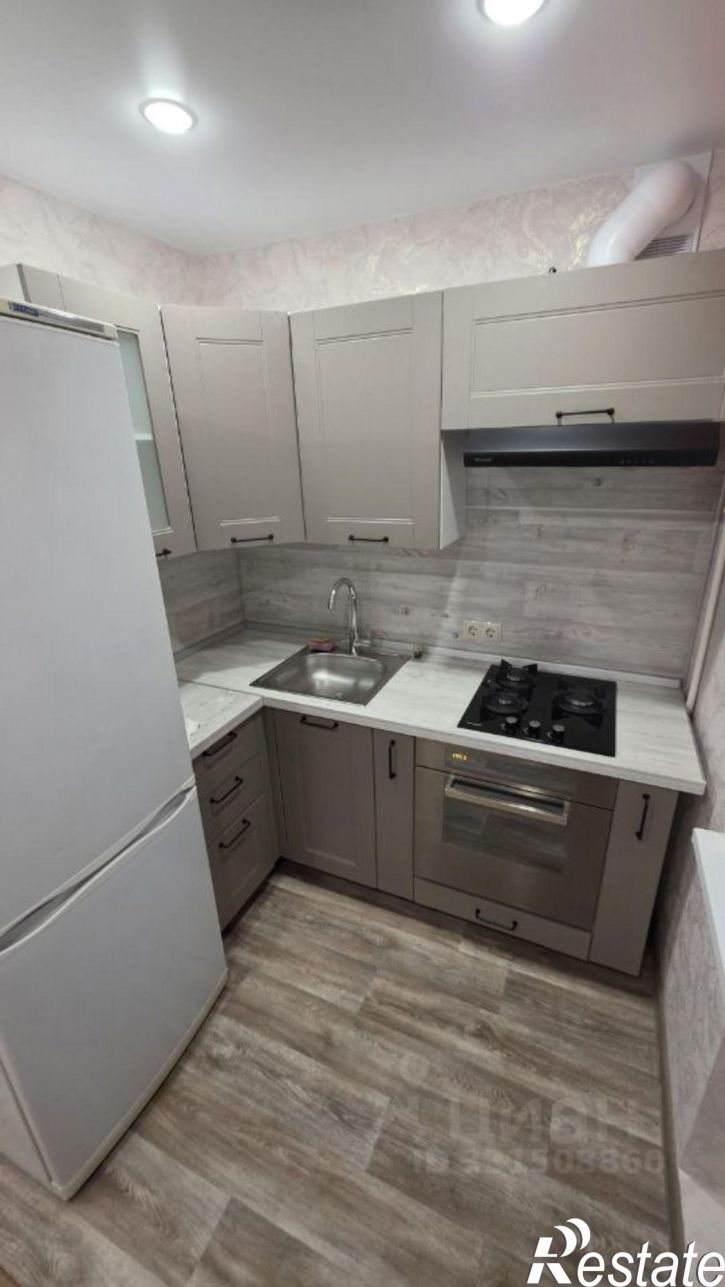 3-комн квартира улица Космонавта Комарова, 13,  д. 13