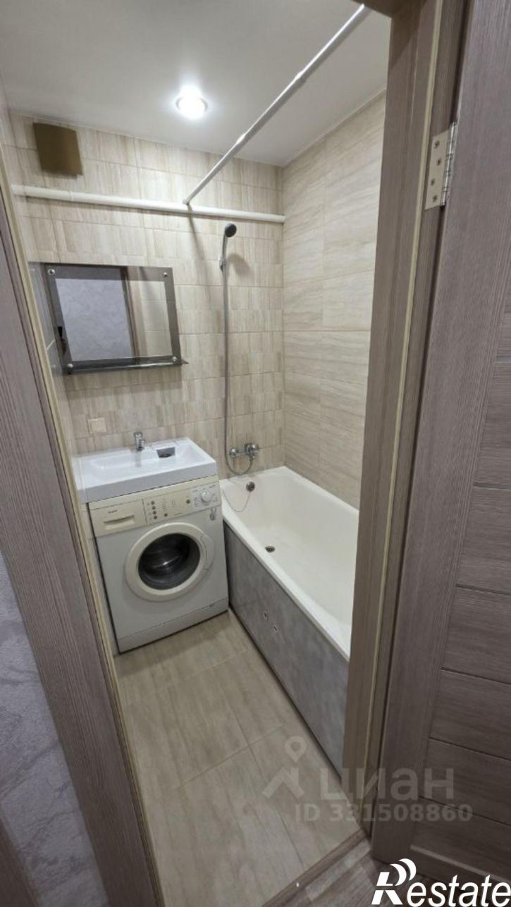 3-комн квартира улица Космонавта Комарова, 13,  д. 13