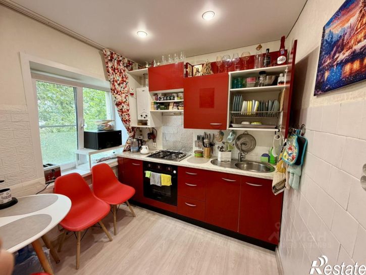 3-комн квартира ул Героев Стратосферы, 22б,  д. 22б