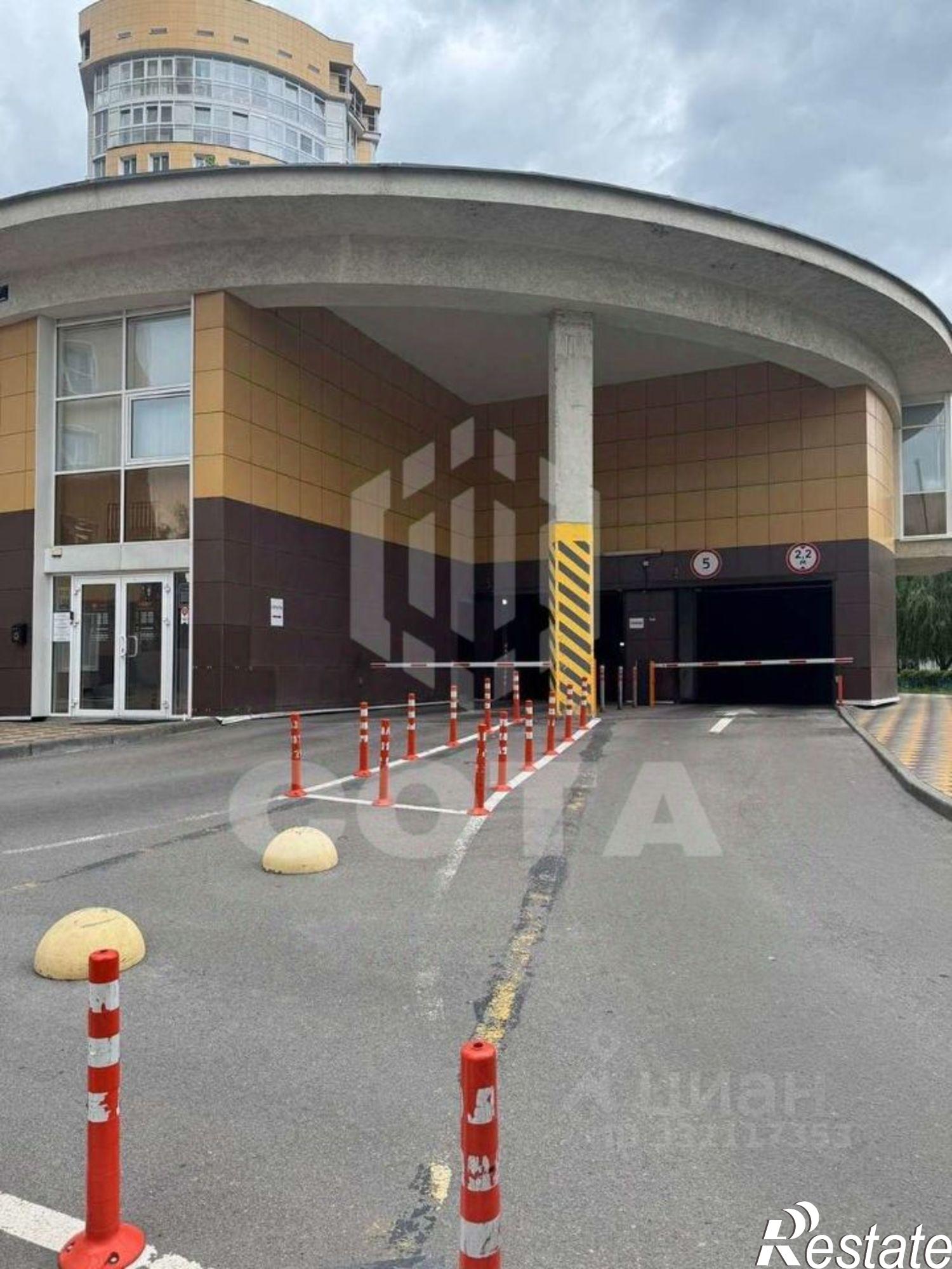 Купить гараж, место в паркинге за 1 800 000 рублей на ул Революции 1905 года, 31е